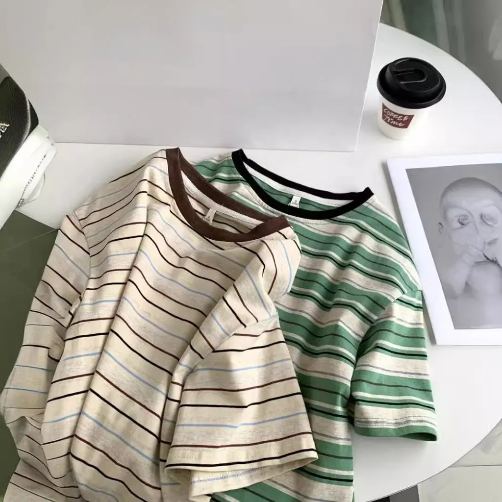 

Женская винтажная полосатая футболка контрастного цвета, свободный крой, повседневный топ в гонконгском стиле, летняя шикарная модная универсальная футболка с короткими рукавами