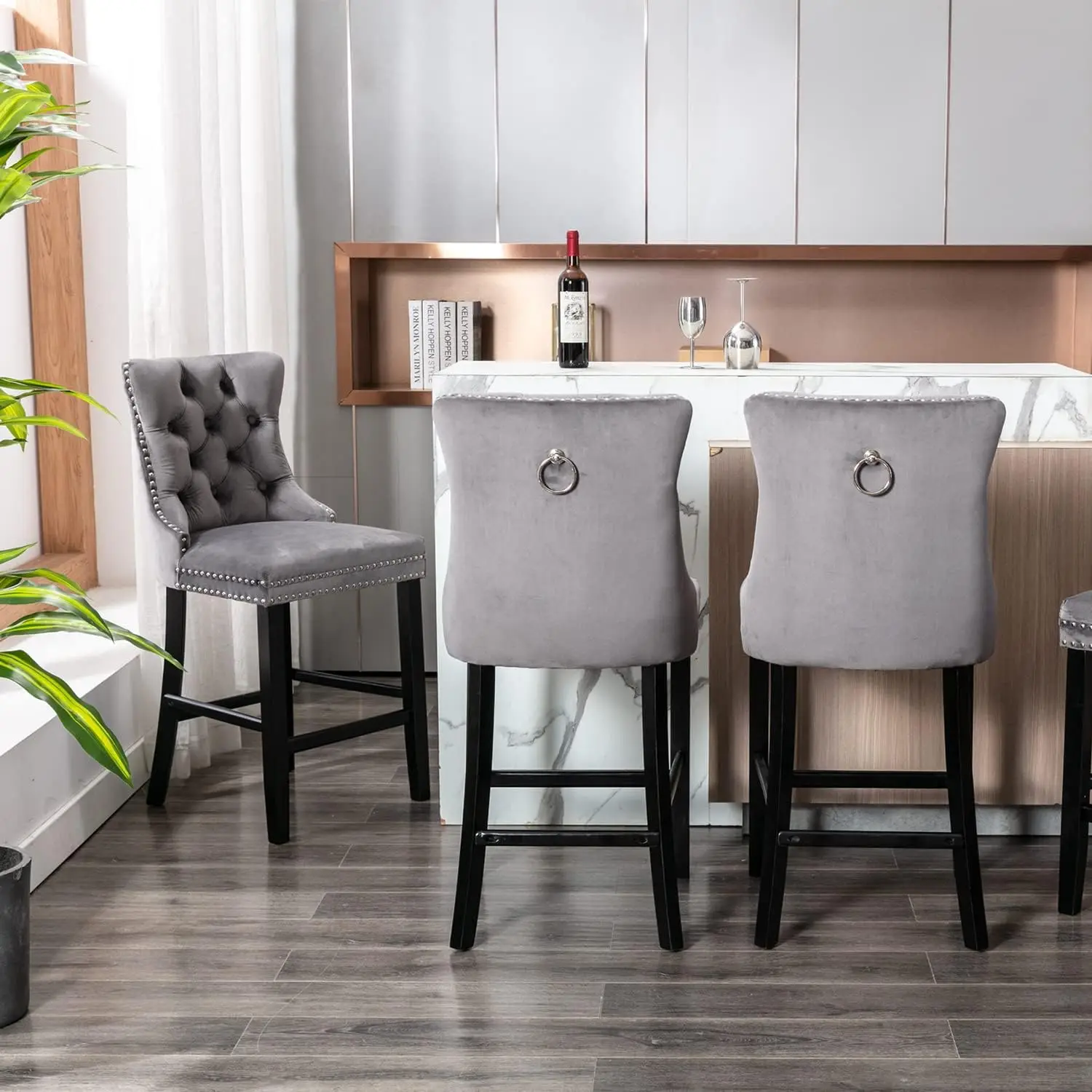 벨벳 바 스툴 4개 세트, 27' 카운터 높이, 등받이가 있는 덮개, 나무 다리, 회색