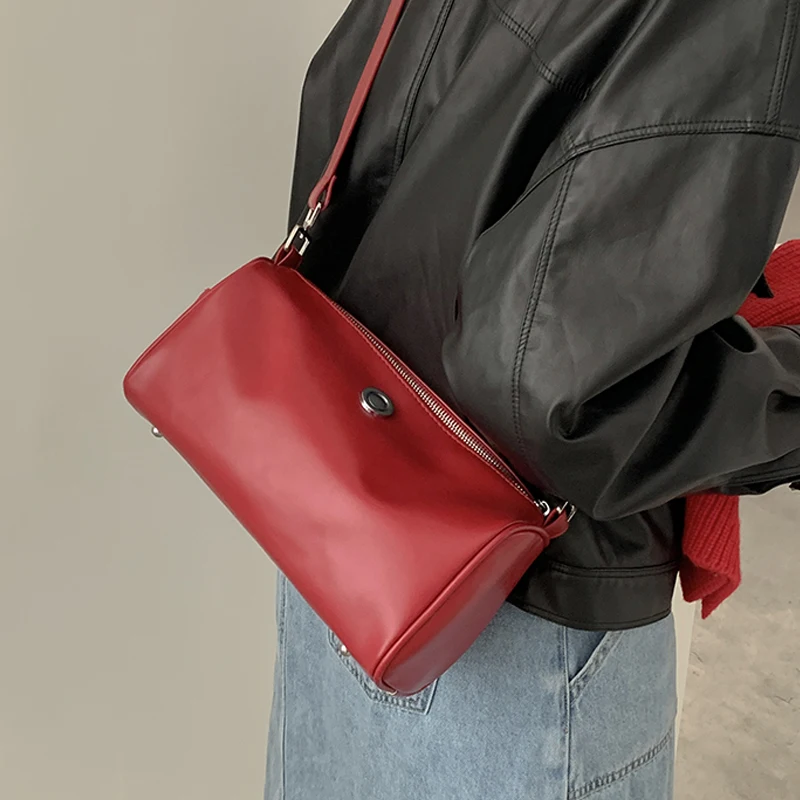 Vintage Red Crossbody Bag Summer 2024 New Women Fashion Large Capacity Cylindrical Shoulder Bags Versatile Ins Messenger Bag