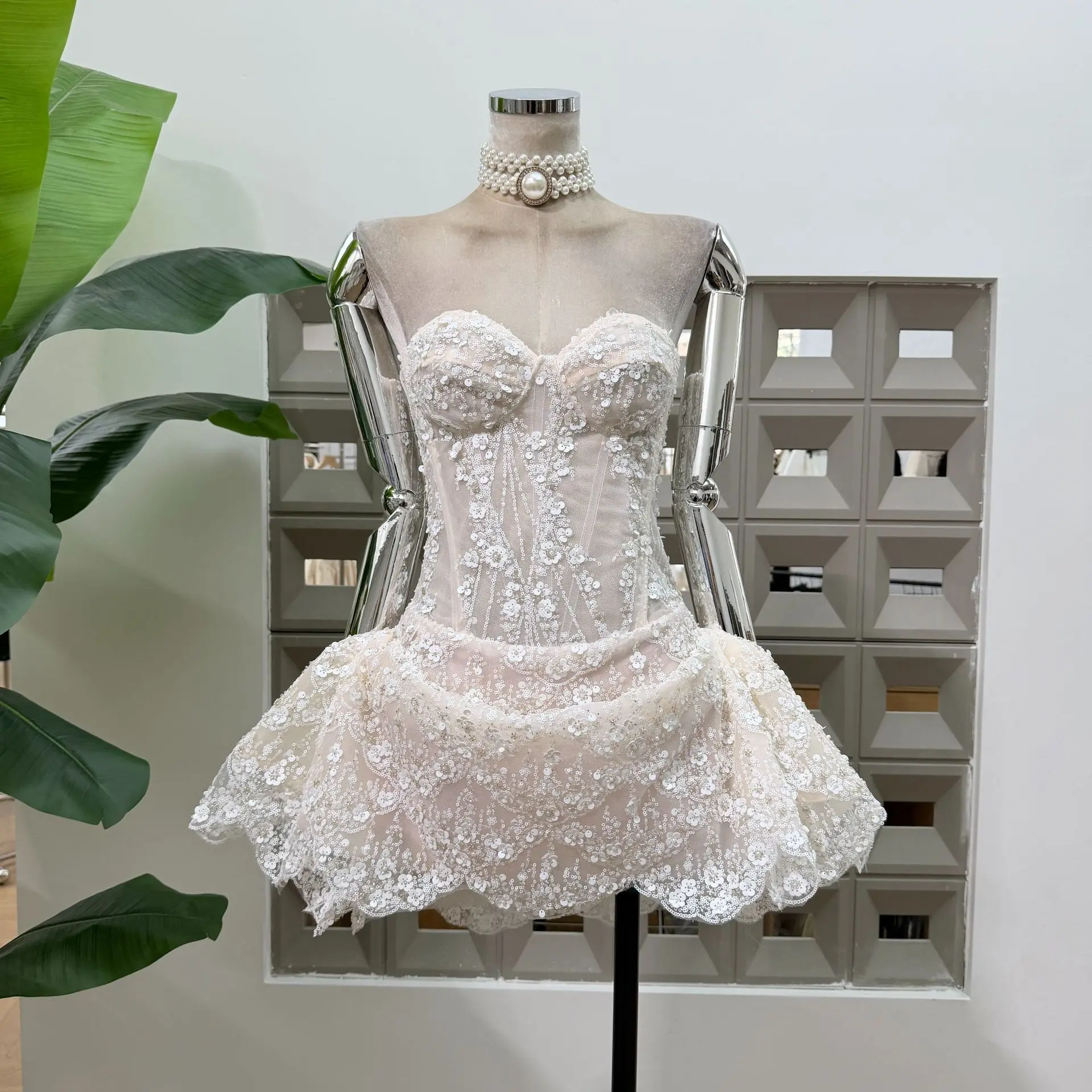 New Summer Dress Fashion Strapless Embroidered Flower Woman Mini Sleeveless Tight Waist Party Evening Dresses For Women Vestidos