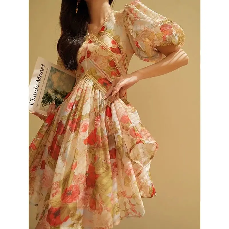 

Новое французское романтическое платье с принтом, V-образным вырезом, приталенное, с изысканным простым дизайном, повседневное, подчеркивающее индивидуальность