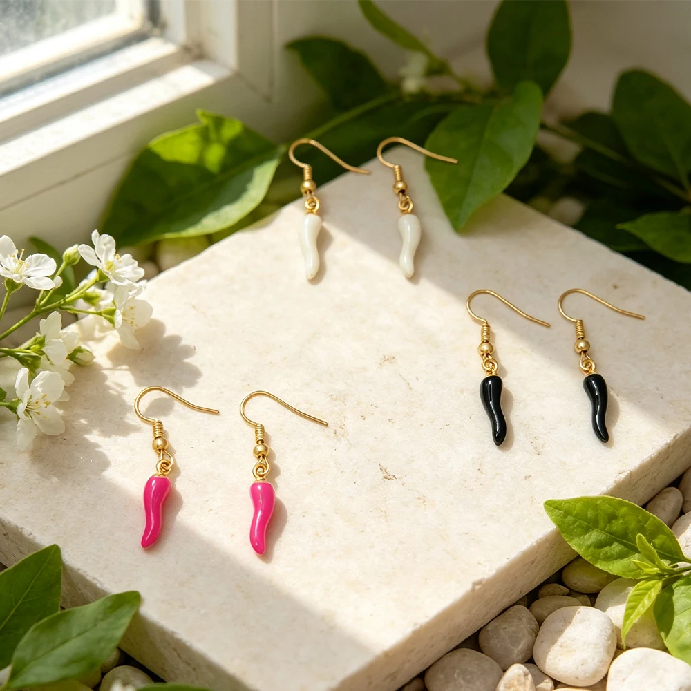 Three-Color Solid Three-Dimensional Small Pepper Earrings, Simple Glossy Pendant, Casual Everyday Women's Fashion Earrings