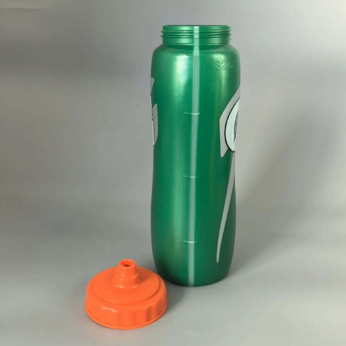 Large capacity sports water bottle