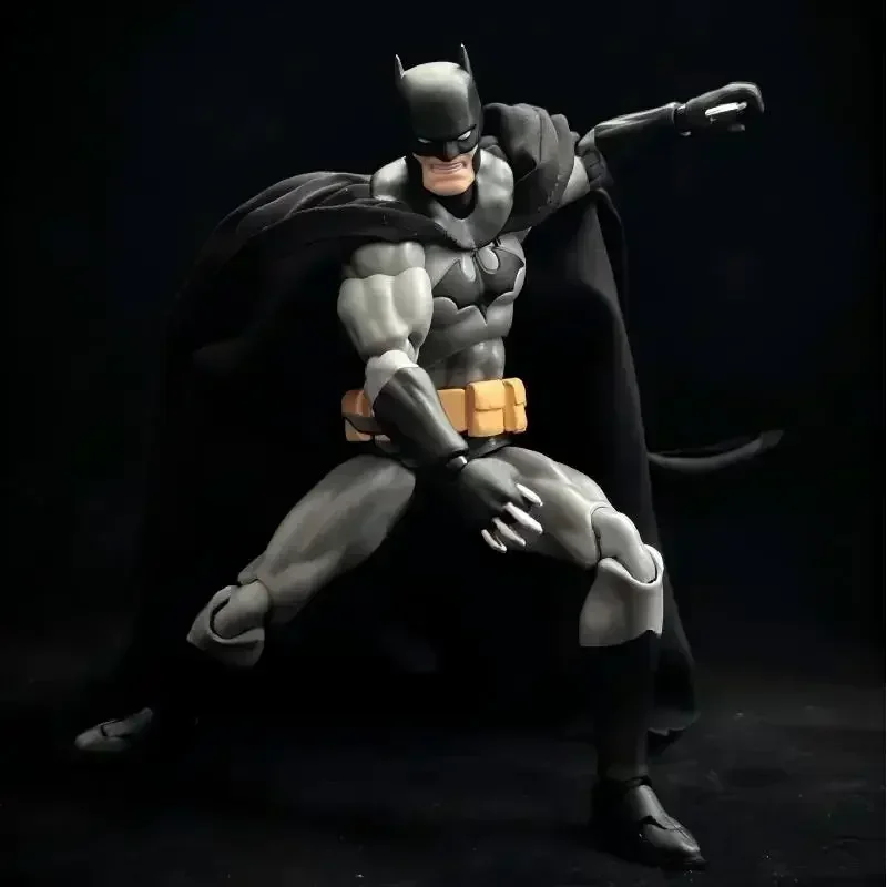 Actualmente en stock la figura CT Toys Batman es la figura de acción MAFEX 126 Batman Hush como juguete para niños