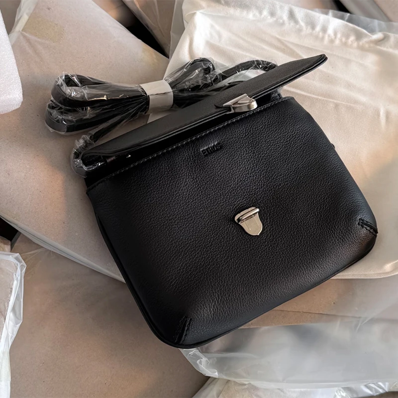 Soft Genuine Leather With Metal Buckles Creative Korean Niche Design Simple And Stylish Versatile Shoulder Bag - view 3