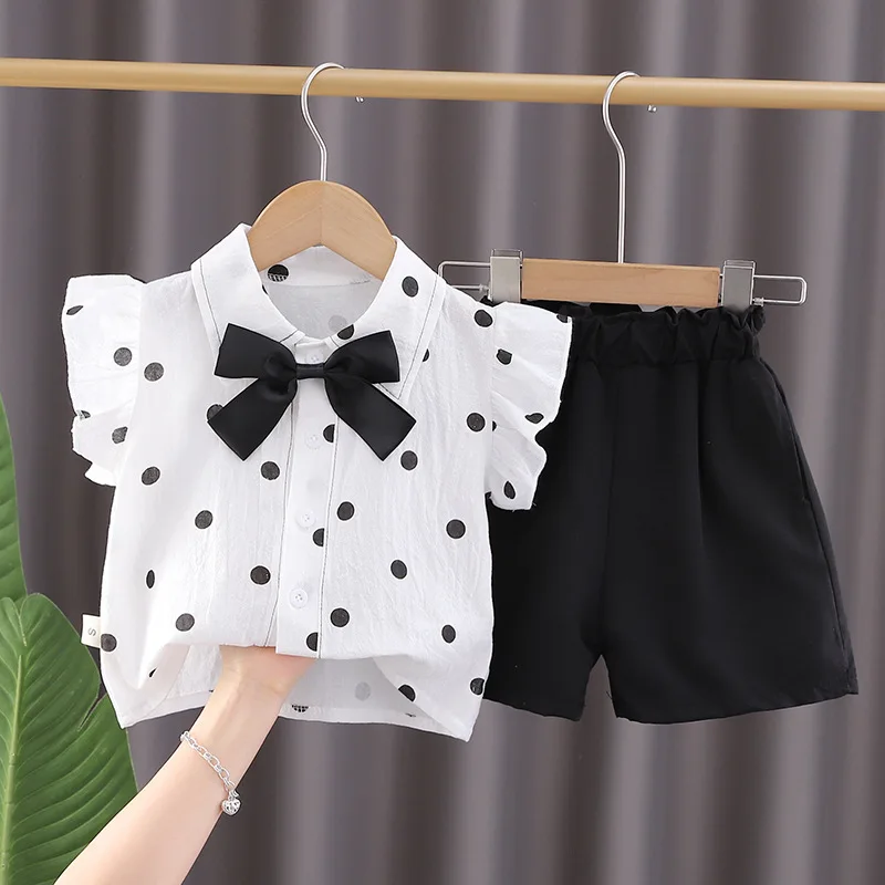 

Летний модный комплект для девочек 0-4 лет, милый уличный комплект из 2 предметов с бантом, небольшой топ с летающими рукавами и шорты, подходящий комплект для девочек