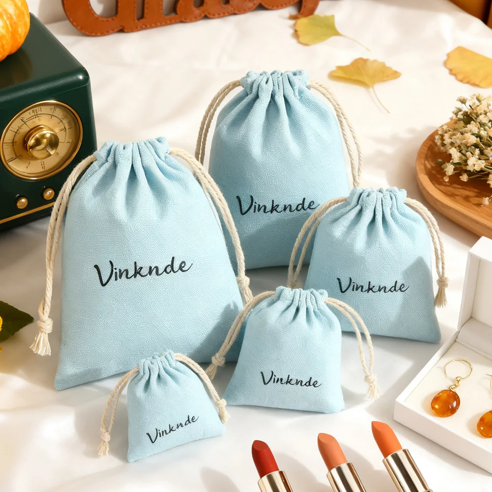 

100 шт., милый индивидуальный логотип, ювелирные изделия, хлопковая подарочная сумка, мешковина, натуральный муслин, сумка на шнурке для кольца, серьги-гвоздики, органайзер, упаковка