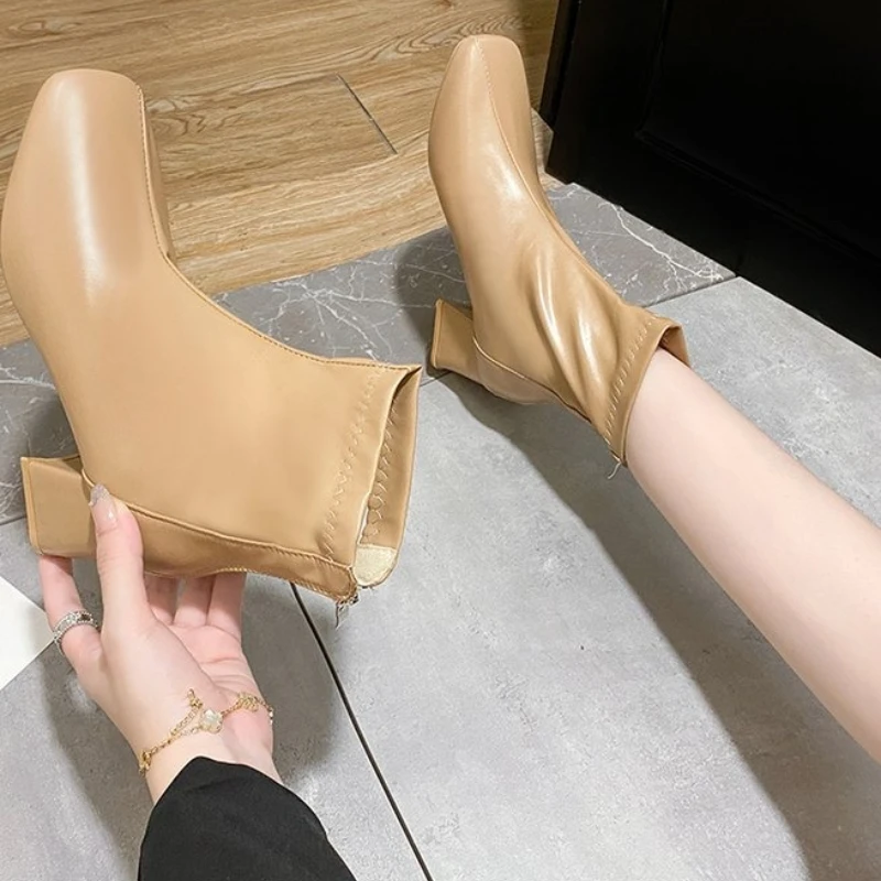 

Новые осенние модные женские ботинки до середины икры с квадратным каблуком, на молнии сзади, однотонные, с квадратным носком, на толстом каблуке