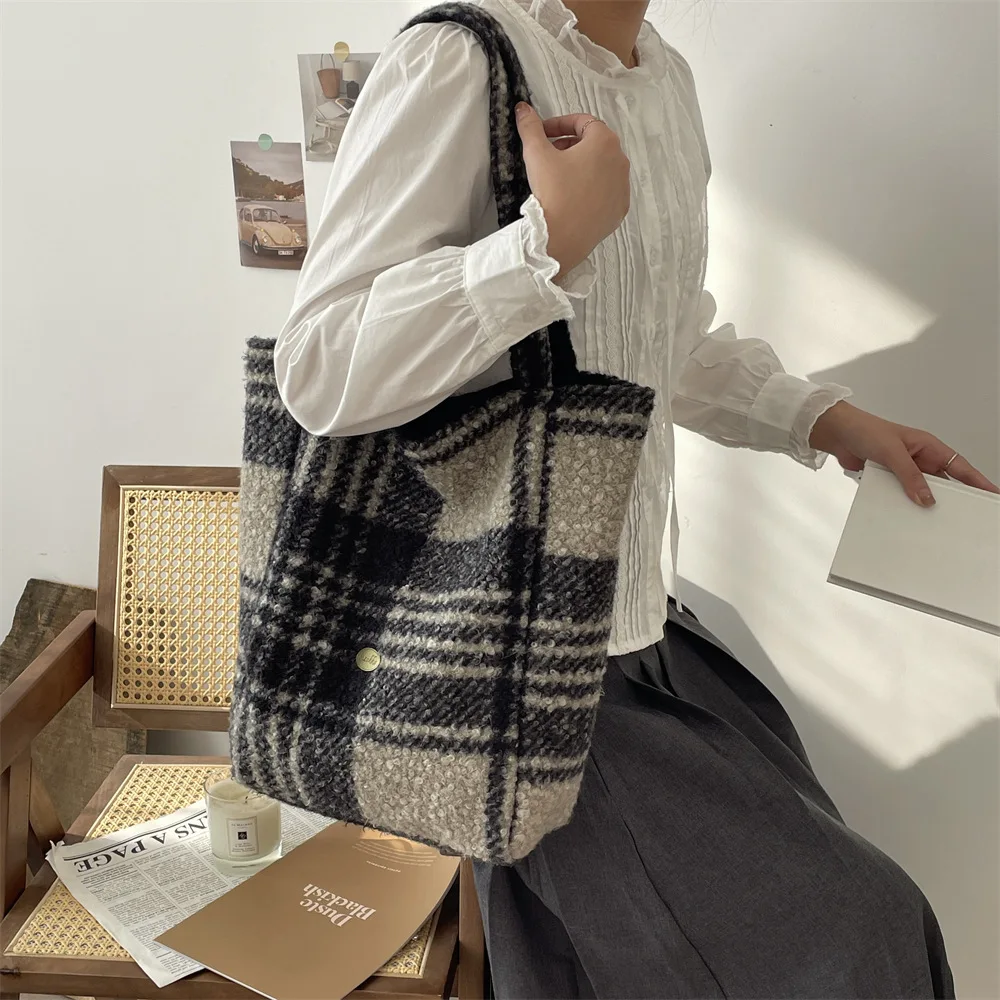 Sac fourre-tout à bandoulière en peluche verticale à carreaux, Style coréen Ins, Double face, Double usage, grande capacité, nouvelle collection automne et hiver