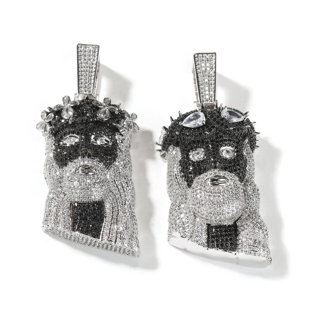 

Vintage four-leaf clover portrait pendant, silver-black mixed color hip-hop trendy brand, unique sweater chain