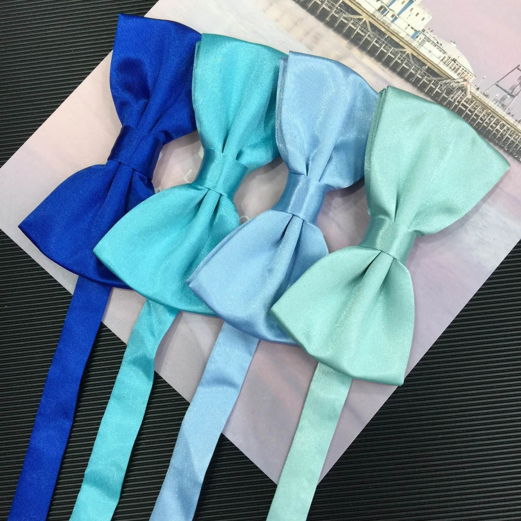 gravata-borboleta-floral-azul-para-homens-ideal-para-casamentos-e-eventos-azul-lago-azul-safira-novo-para-noivos-e-padri