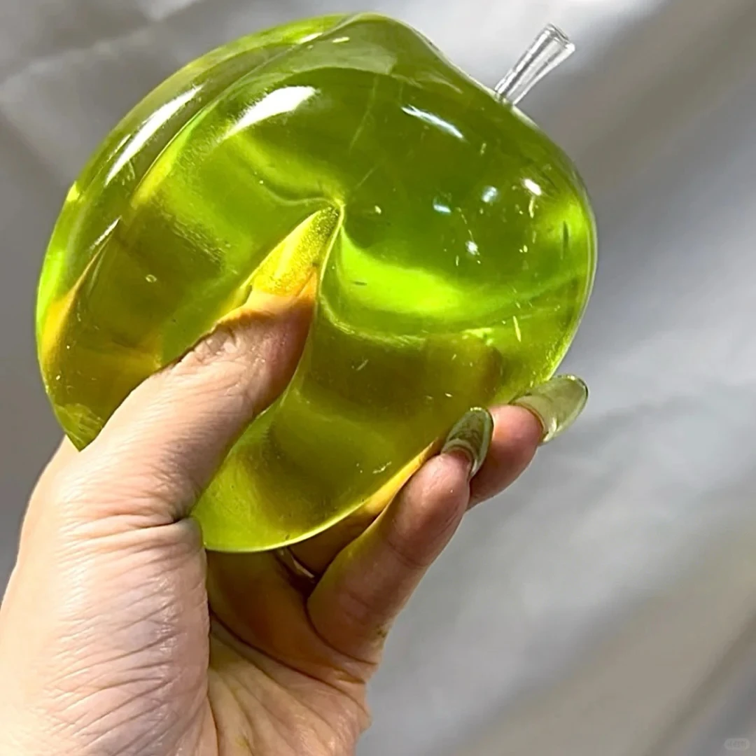 1 Stück Quetschbares grünes Apfel-Sensorikspielzeug, Anti-Stress-Spielzeug, Fidget-Spielzeug, weich, simuliert, transparent, langsam rückfedernd, zur Dekompression