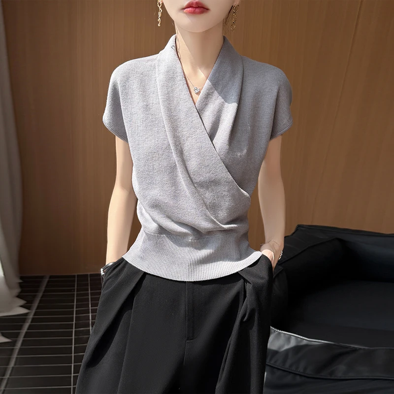 

Летняя женская трикотажная рубашка с V-образным вырезом и короткими рукавами, белая футболка, топ с запахом, элегантный топ в стиле light mature.