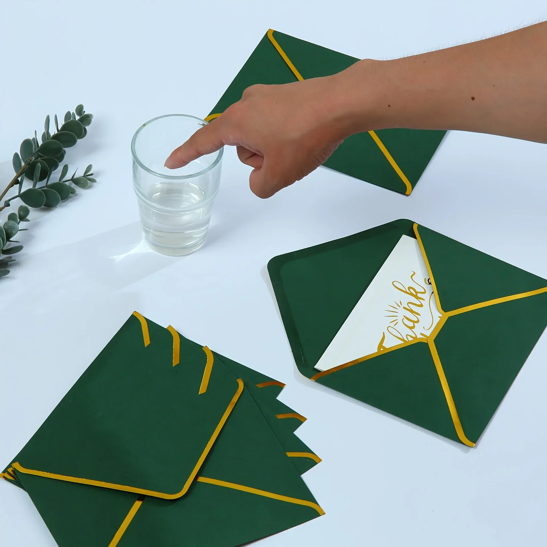 

50pcs/lot 185*135mm Green Paper Envelope Golden Edged Wedding Invitations Postcard Envelope High-grade Busines Packing Giftbox