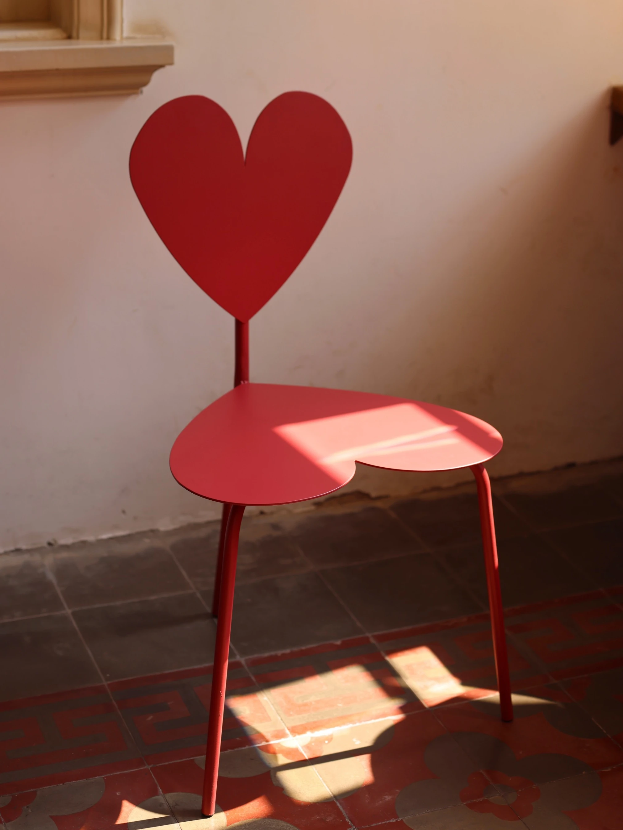 Heart-Shaped & Red Design Chair Minimalistic Metal Modern Art