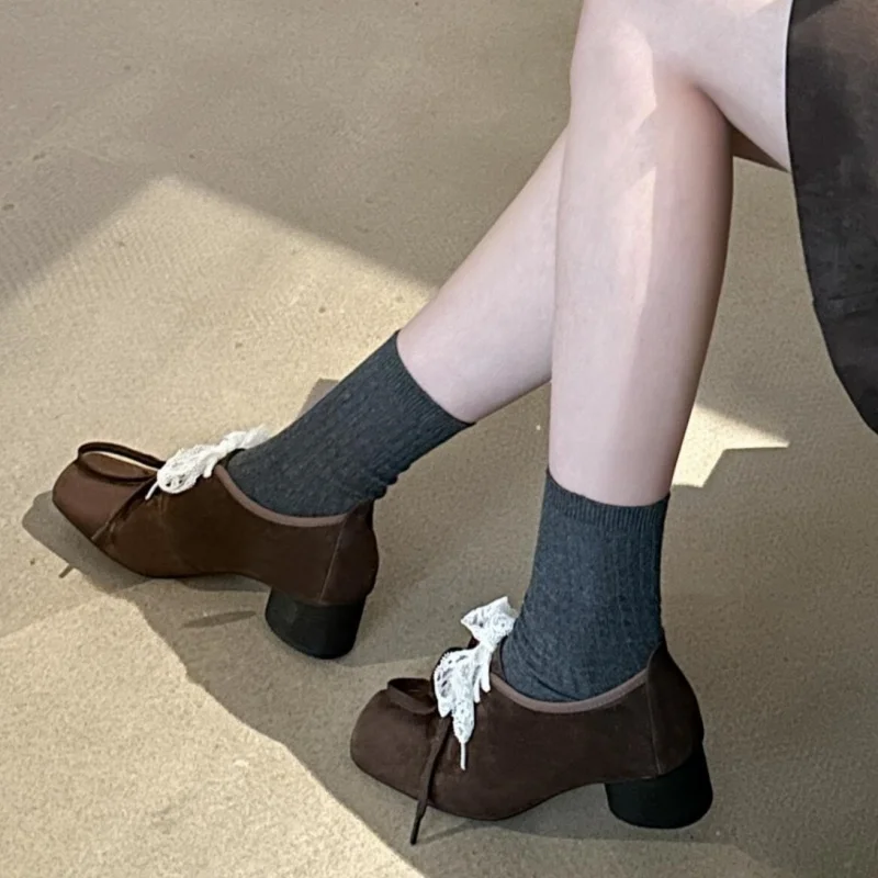 Zapatos de tacón elegantes con punta cuadrada de encaje para mujer, zapatos de tacón alto versátiles de nuevo estilo de diseñador, zapatos de tacón informales estilo Ballet