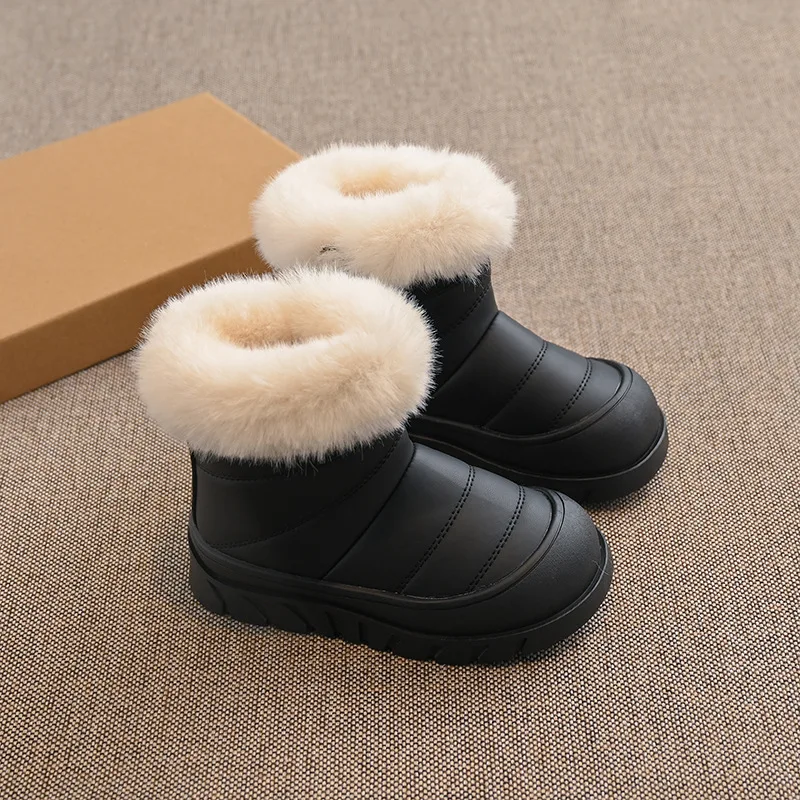 Dicke Schneestiefel für Kinder, 2025, Winter, neuer Stil, Anti-Kick-Baumwollschuhe für Jungen, haarige modische Baumwollstiefel für Mädchen