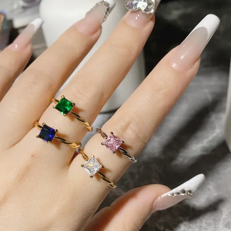 

MDLFES Moiss1n Diamond Style Gold-Plated Micropavé Vintage Square Four Prong Vine Love Diamond Ring