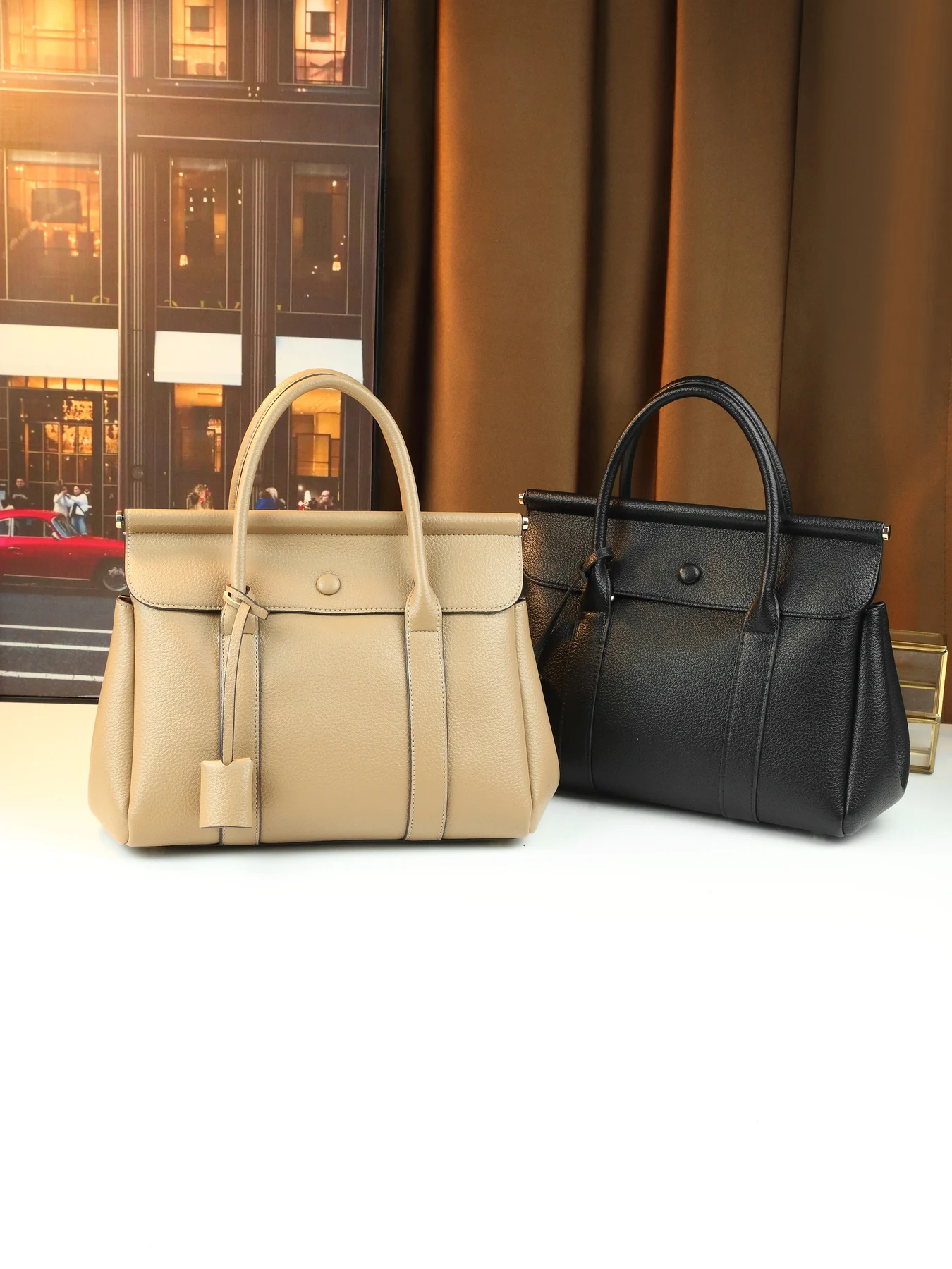 

Elegant retro flap handbag for women large capacity soft leather mother travel bag