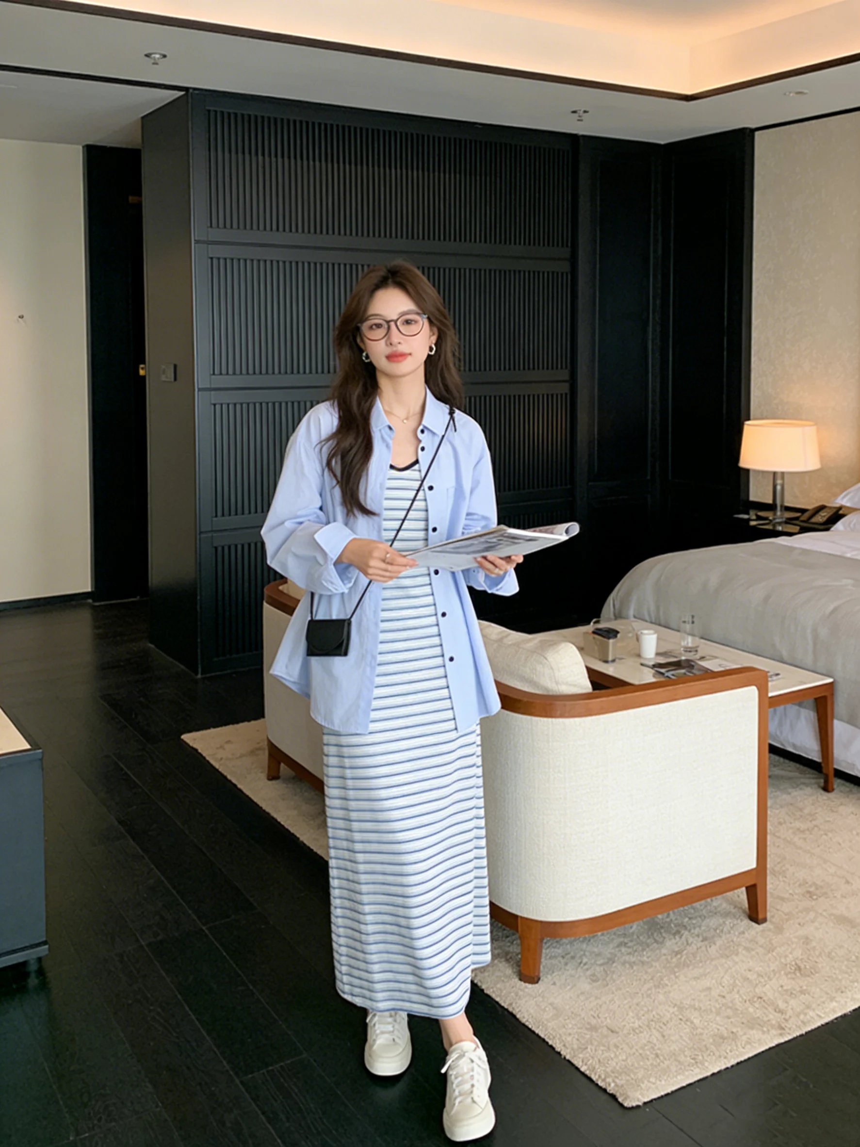 

Синий полосатый комплект из рубашки и юбки свободного кроя, удобный для повседневной носки, винтажный стиль, весенне-осенний модный корейский наряд с длинной юбкой