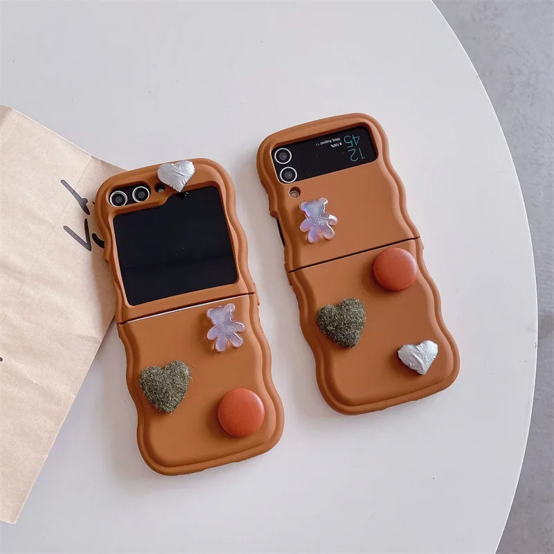 เคสโทรศัพท์ขนาดเล็กหมีสีน้ำตาลสำหรับ Samsung Galaxy Z flip 6 5 4 3ฝาหลังป้องกันสำหรับ ZFlip4 ZFlip5 ZFlip6เคสผิวนอก