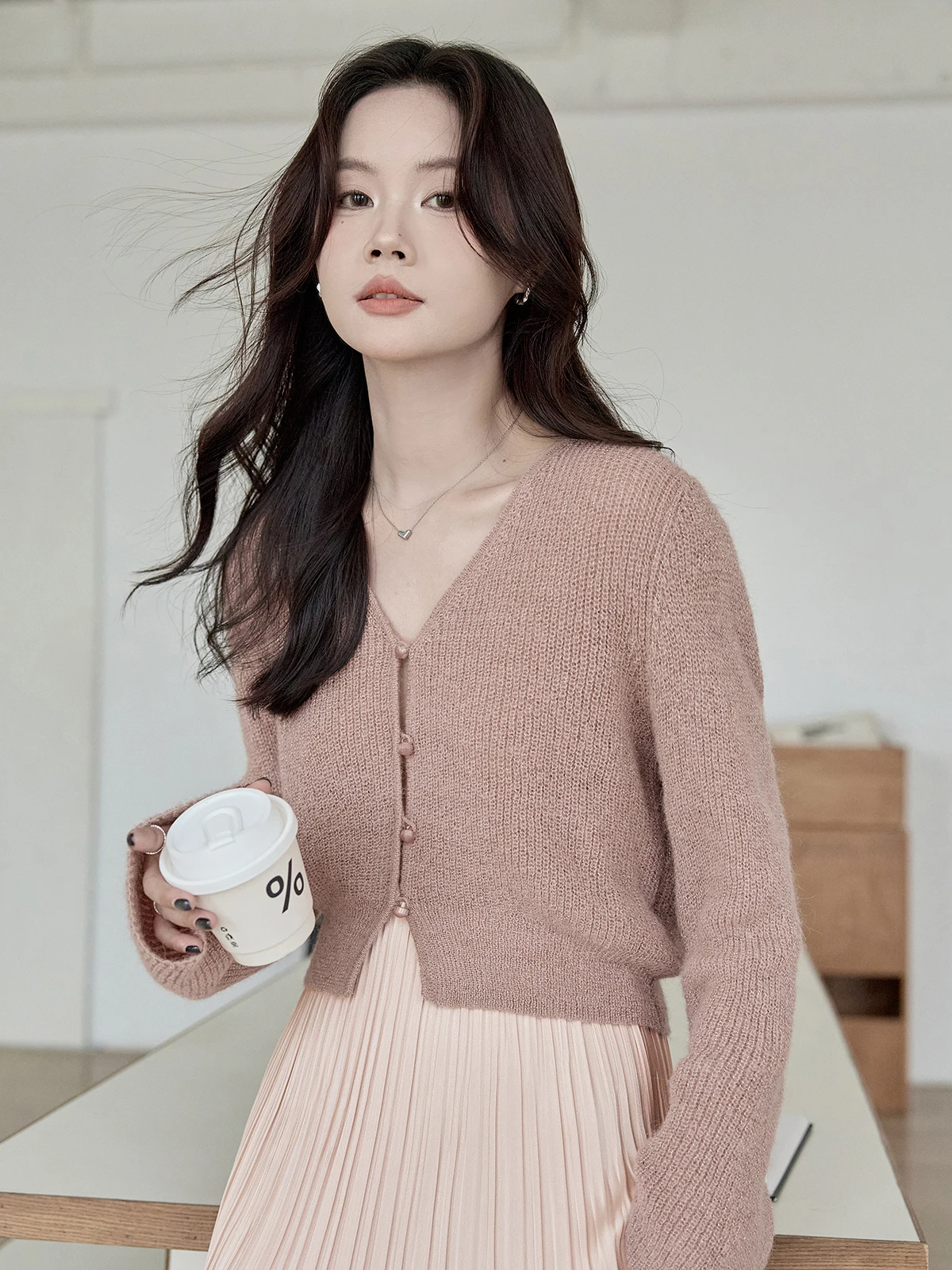 

Розовый шерстяной вязаный свитер с v-образным вырезом, открытый кардиган, женский модный осенний новый Sle HUIXI Series, облегающий длинный длинный слэ...