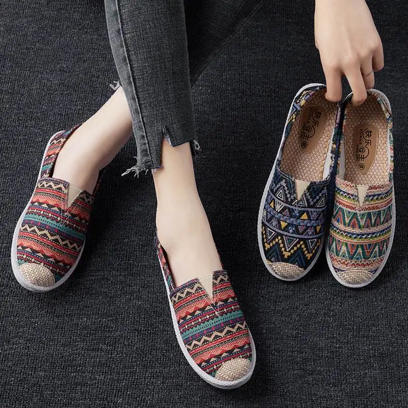 Women's Casual Slip-On Canvas Shoes Soft Bottom Driving Beijing Style Traditional Cloth Shoes Comfortable Lightweight Footwear