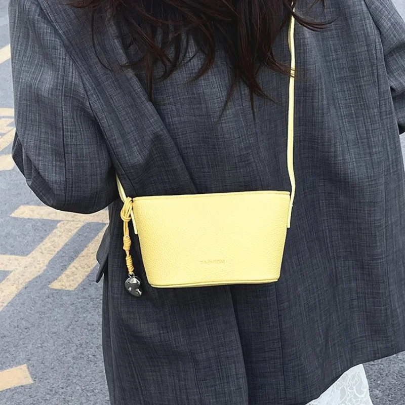 

Sophisticated Woven Leather Handbag For Women With Artisanal Details And A Bohemian Elegant Vibe