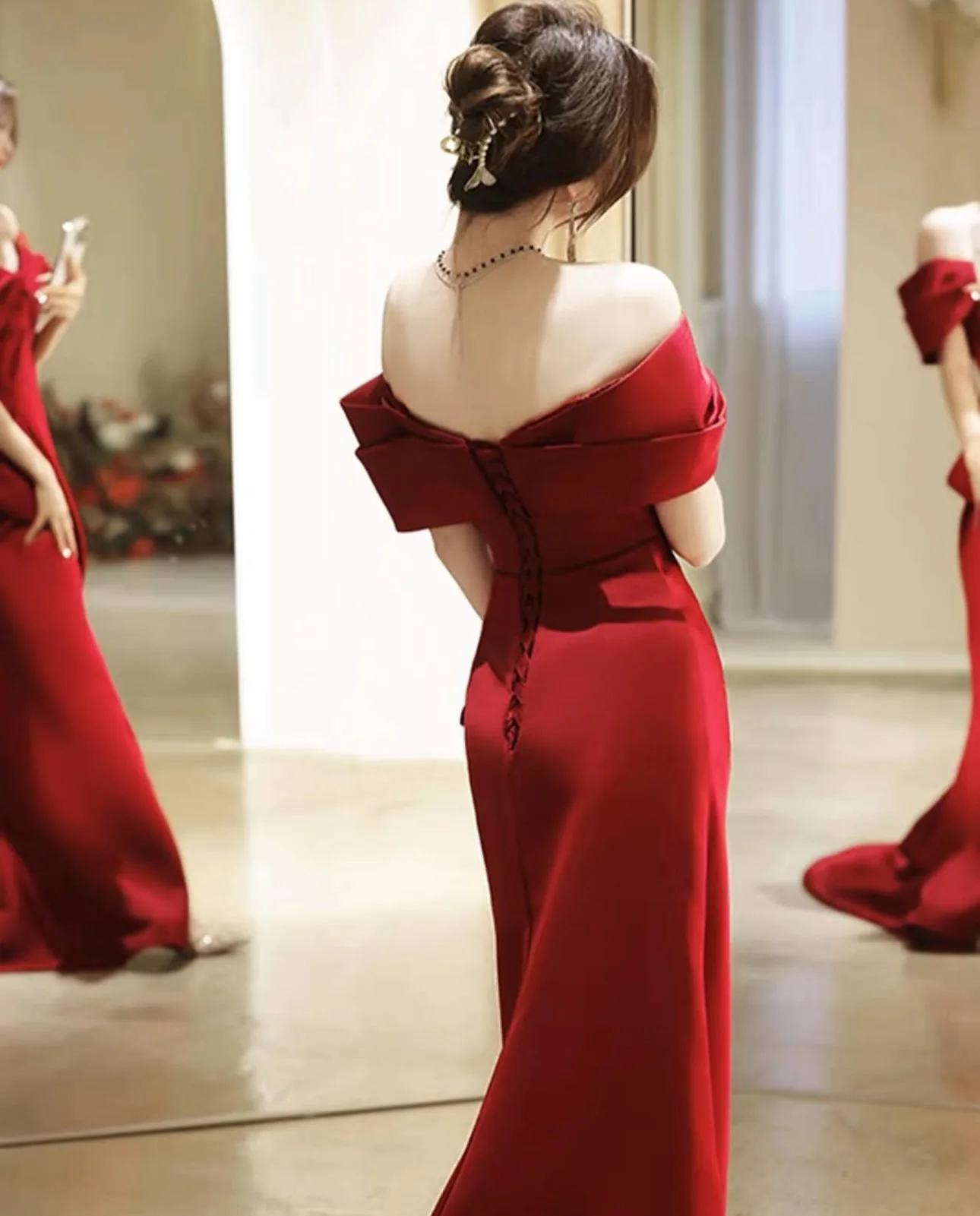 2025 Vestidos de fiesta de satén con manga casquillo y cuello en V exquisitos hechos a medida Vestidos de fiesta de tren de barrido con gradas con abertura lateral sexy