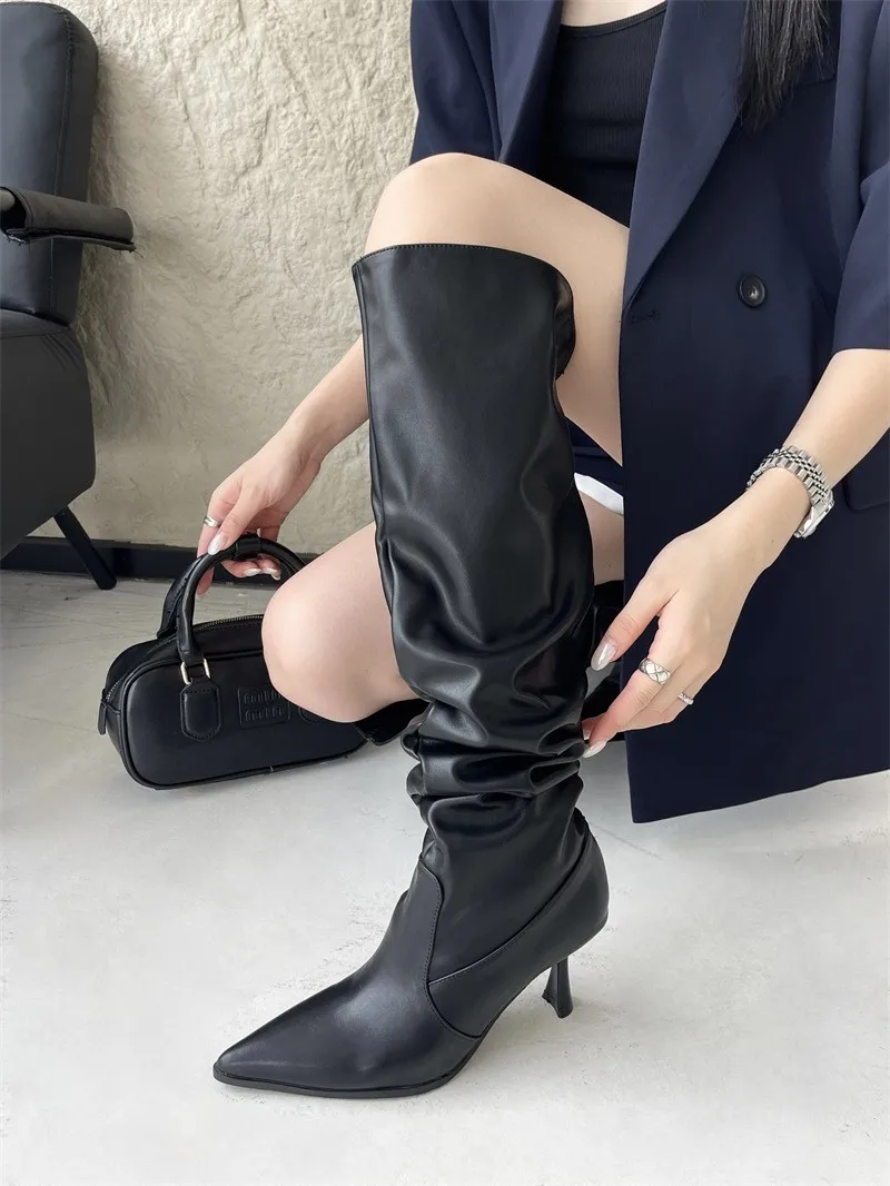 

Женские сапоги Spicy Girl: модные, с широким голенищем, заостренным носком, тонким каблуком, выше колена, больших размеров, в нежном стиле