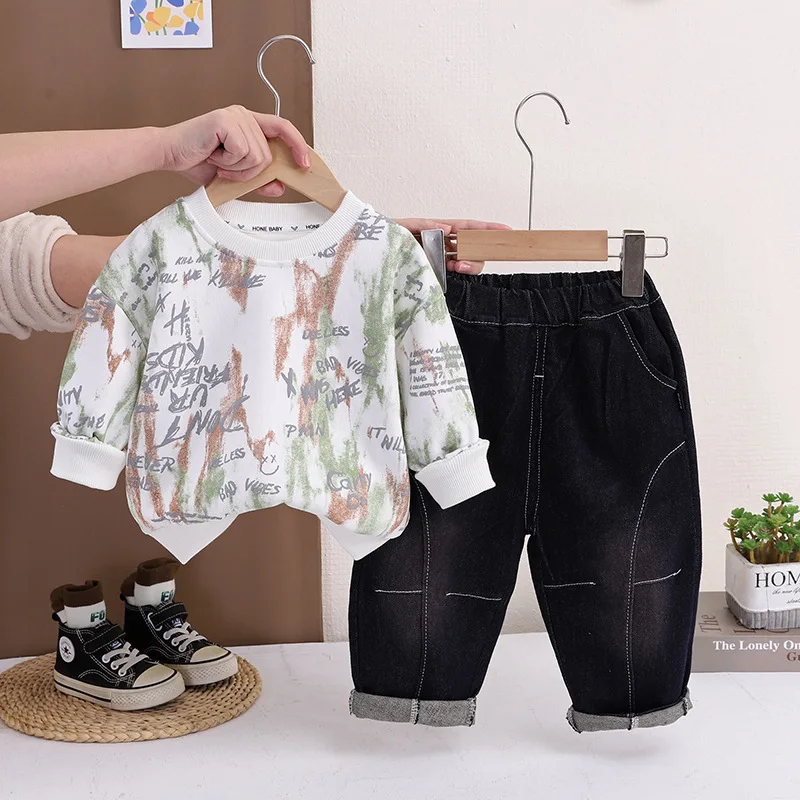 

Толстовка с длинными рукавами и принтом граффити для маленьких мальчиков + джинсовые брюки-джоггеры, комплект детской повседневной одежды, весенне-осенняя одежда для маленьких мальчиков