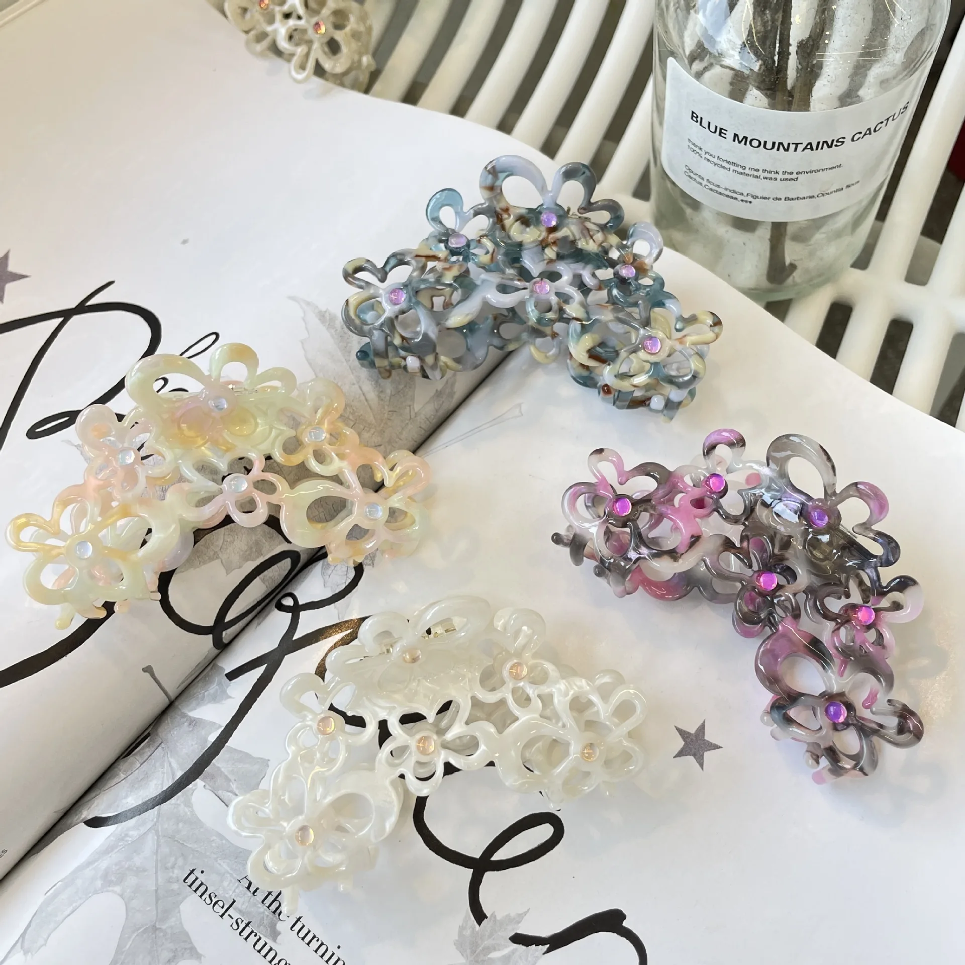 

YHJ Hollow Petal Hair Claw Exquisite Flower Cat Eye Rhinestone Graceful Acetate Hair Claw Clips Hair Accessories for Women Girls