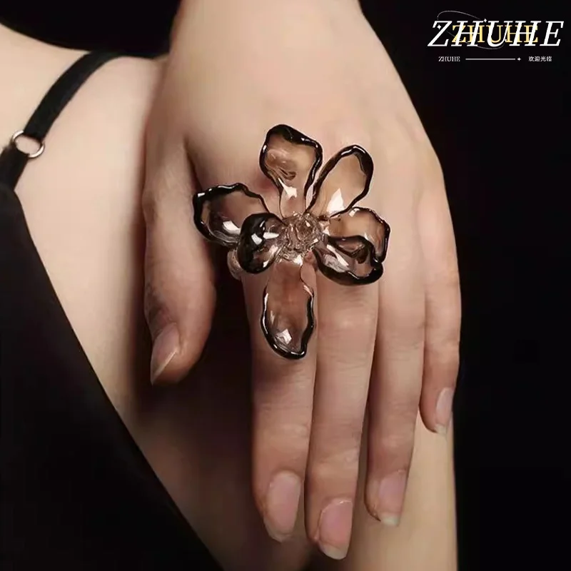 

Exaggerated Large Flower Resin Ring for Women Men, Transparent Brown Statement Jewelry Accessories, Oversized Floral Cocktail Pa