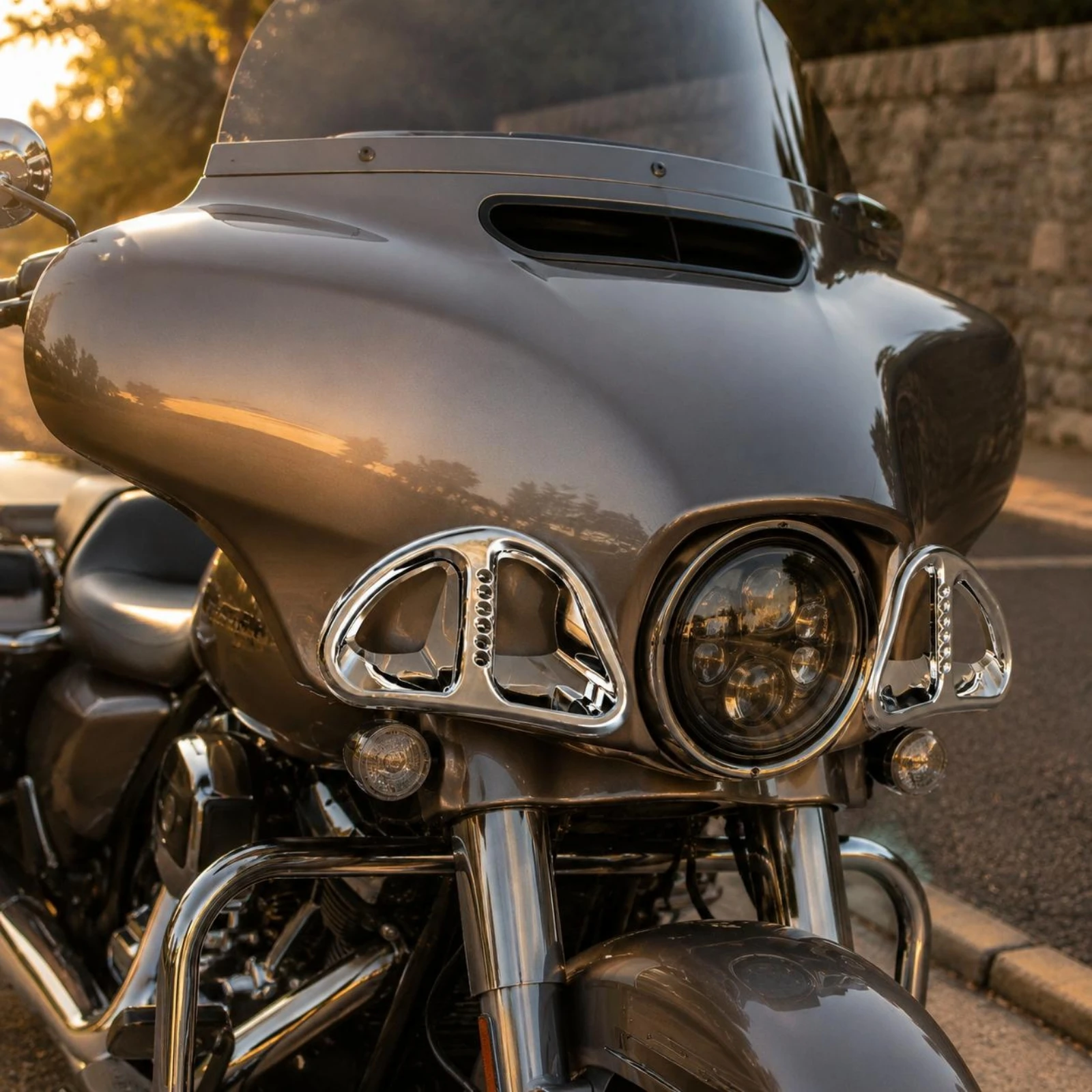 

Chrome Intake Vent Trim Rounded Triangular Shape Motorcycle Intake Vent Cover Cutout Design No Ventilation Blocking