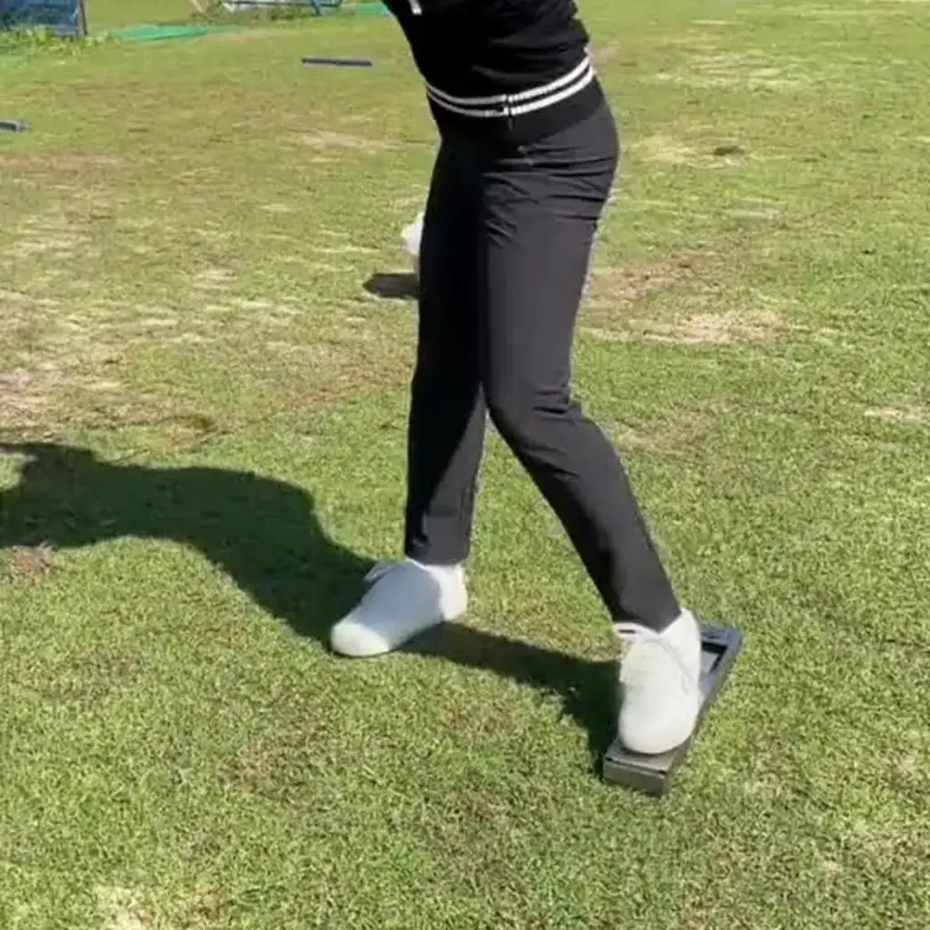 

Портативная тренировочная педаль из нержавеющей стали для гольфа, для занятий в помещении и на улице, для улучшения точности удара.