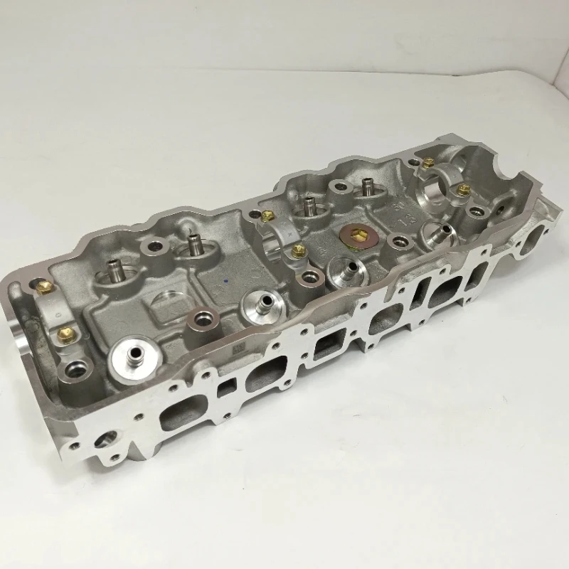 22RE 22R 22R-TE 11101-35080 Motor Parts Cylinder Head For Toyota Hilux Celica Corona Pickup