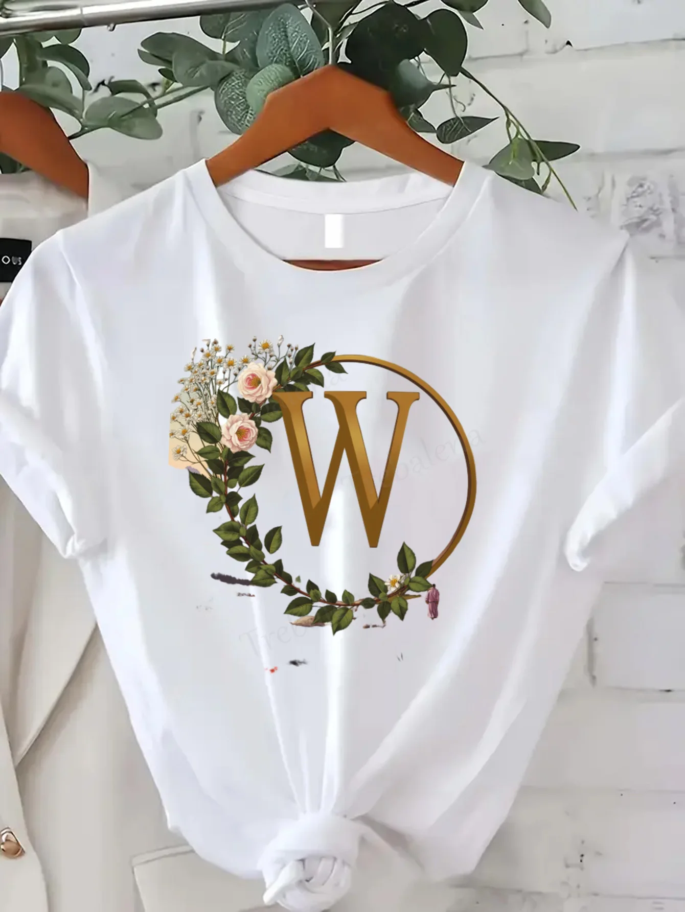 เสื้อยืดพิมพ์ลายผู้หญิงสวมใส่สบายเสื้อยืดลายดอกไม้ต้นอักษร W สำหรับผู้หญิง ดีไซน์โมโนแกรมหรูหรา ชุดลำลองฤดูร้อน