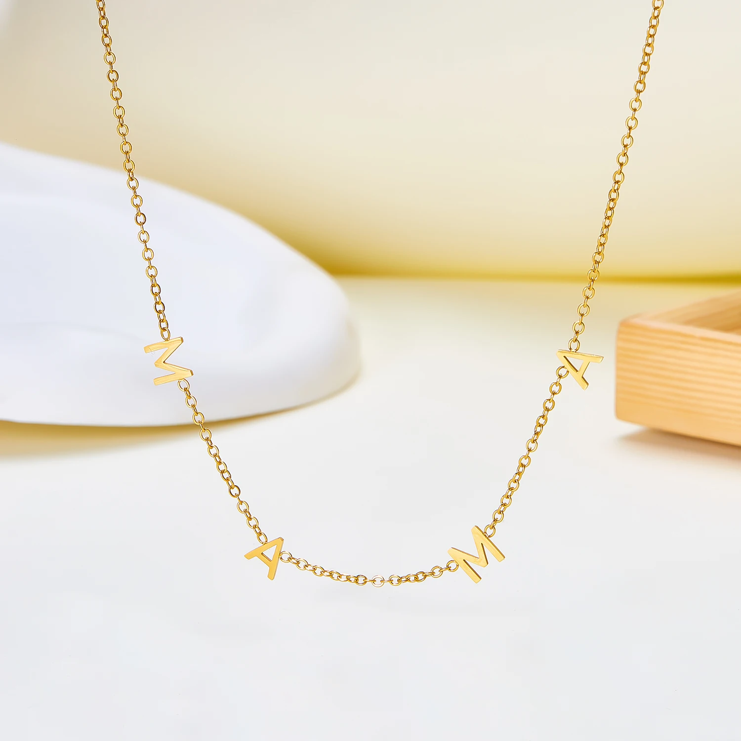 Halskette mit Mama-Buchstaben-Anhänger aus Edelstahl, schlicht, modisch, goldfarben, Schlüsselbein-Halsband für Frauen, perfektes Geschenk zum Muttertag – Detail 7