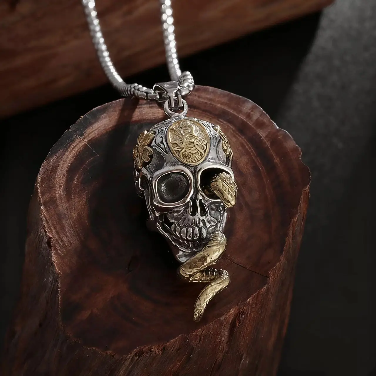 إكسسوار أزياء الهيب هوب: قلادة شخصية متشابكة على شكل جمجمة وثعبان مع قلادة جمجمة داكنة وسلسلة الترقوة