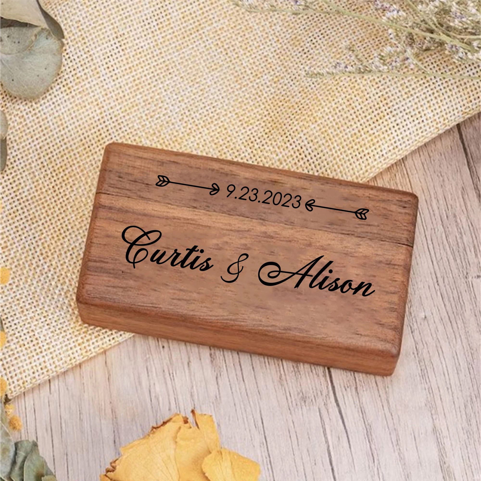 Caja de anillo de madera grabada personalizada, caja de anillo de propuesta de compromiso, regalo rústico de boda para niñas