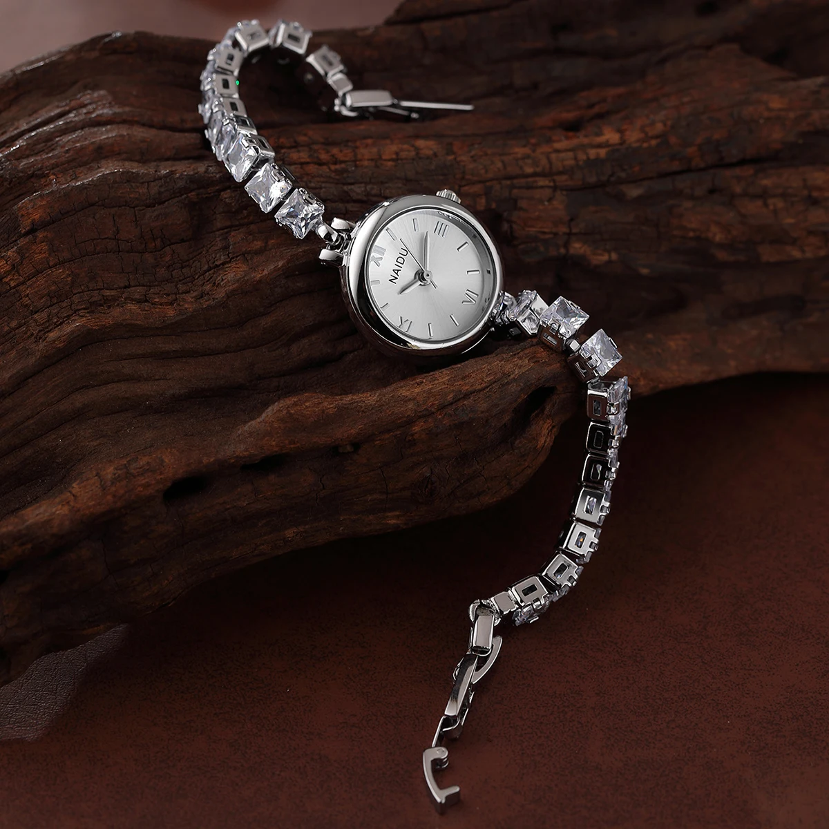 Women's Colorful Rhinestone Compact and Exquisite Casual Quartz Watch