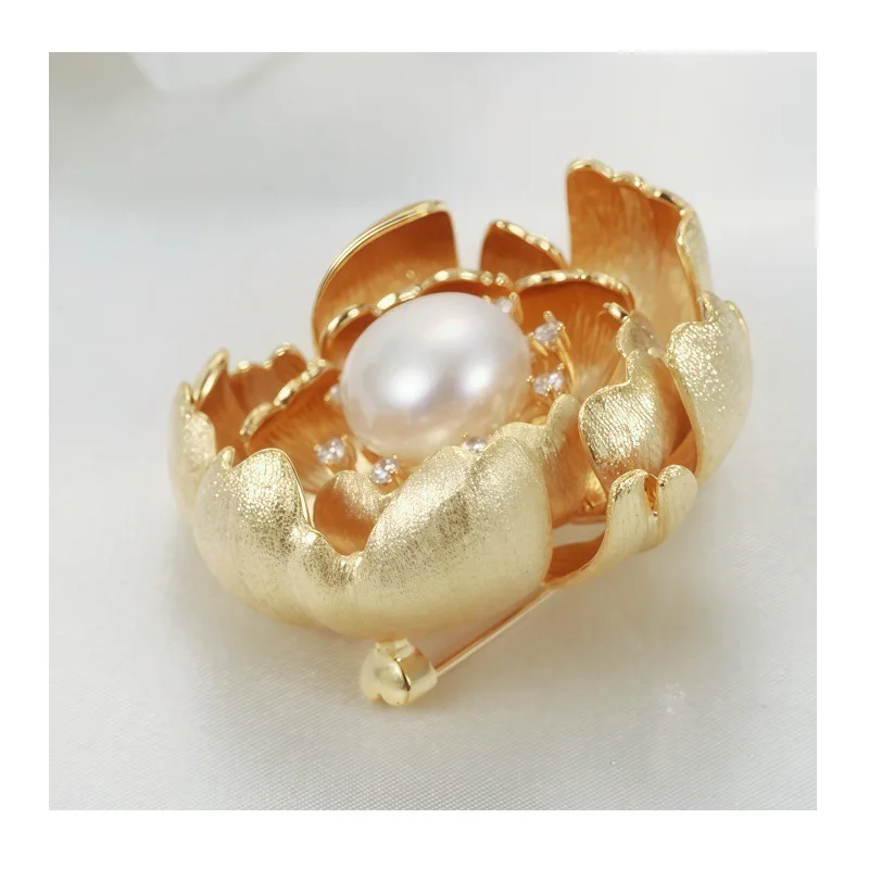 

Copper Color Retention Diamond Zircon High-end Fashion Coat Coat Decoration Freshwater Real Pearl Brooch Brooch Women