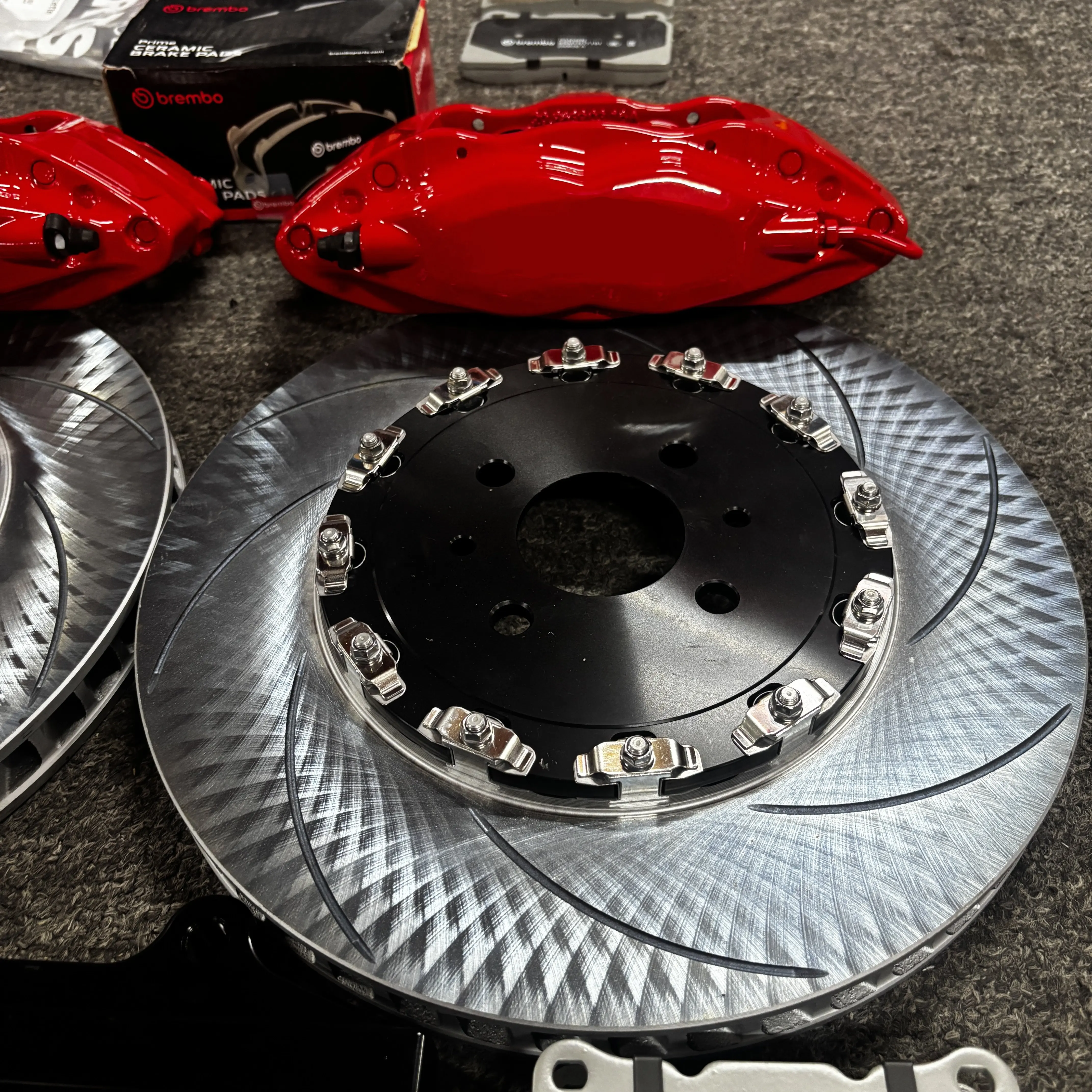 Customization Auto Brake System Brake Calipers Kit Front F50 4 Piston with 330/355mm Rotors for 2009 for Abarth 500 /for Audi TT