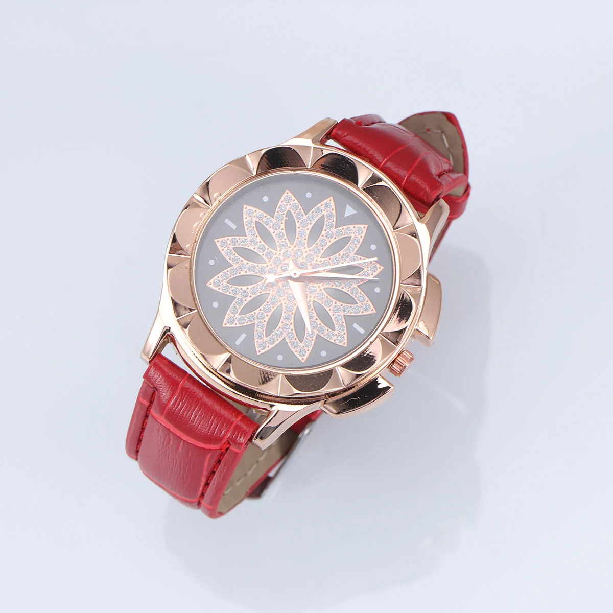

Women Fashionable Rhinestone Watch Elegant Alloy Quartz Wristwatch Symbol Beautiful Watch Jewelry for Ladies (Red)