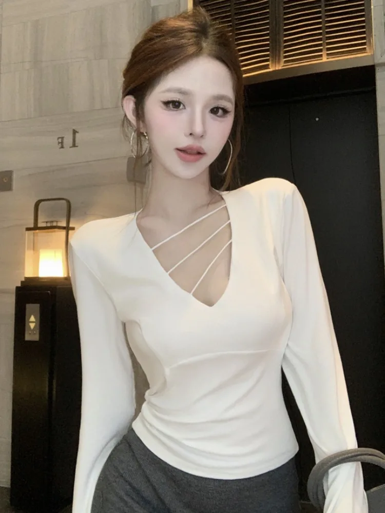 

Sexy Low V-Neck Cross Shoulder Base Shirt Women's Inner Wear Korean Style Commute Fashion Pure Desire Spicy Girl Spring High-...