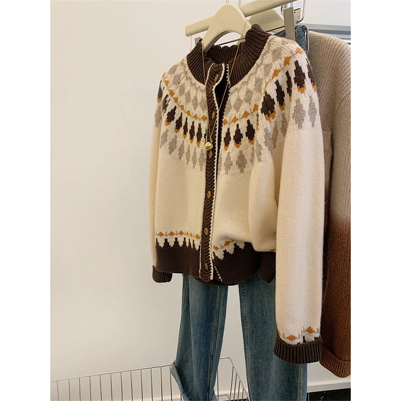 

2024 Women'S Autumn And Winter New Leisure Fashion Knitted Cardigan 2000s Retro Ethnic Style Jacquard Loose Round Neck Sweater