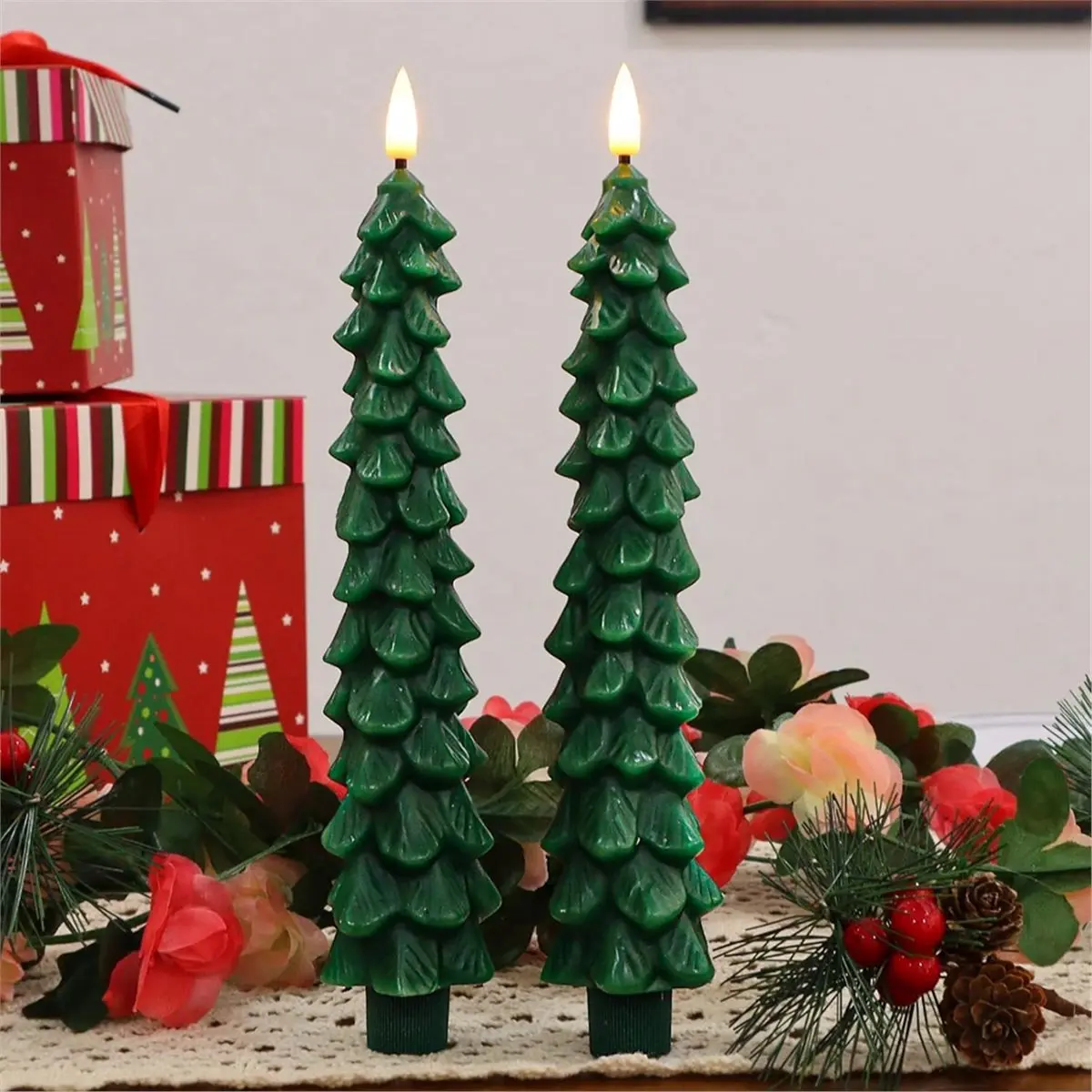 Velas de árvore de Natal com temporizador remoto, 2 peças de velas cônicas LED sem chama Bateria, castiçais de Natal cerosos verdes