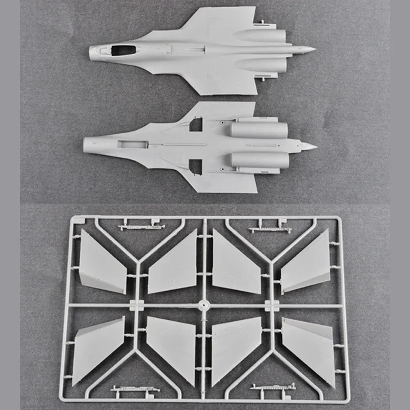 Trompetista 01667 russo Su-33 flanco d 1/72 kit de modelo de escala de montagem militar brinquedo diy, para coleção presente de aniversário