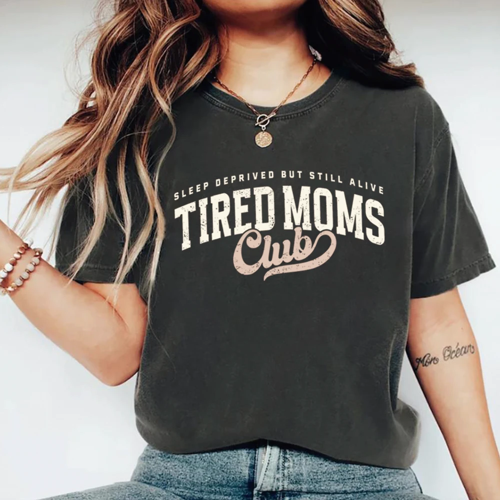 Retro Tired Moms Club T-shirt Mom Life Shirt New Mama Tshirt Cool Mom Shirts Trendy Women Short Sleeves Casual Tops Gift for Her