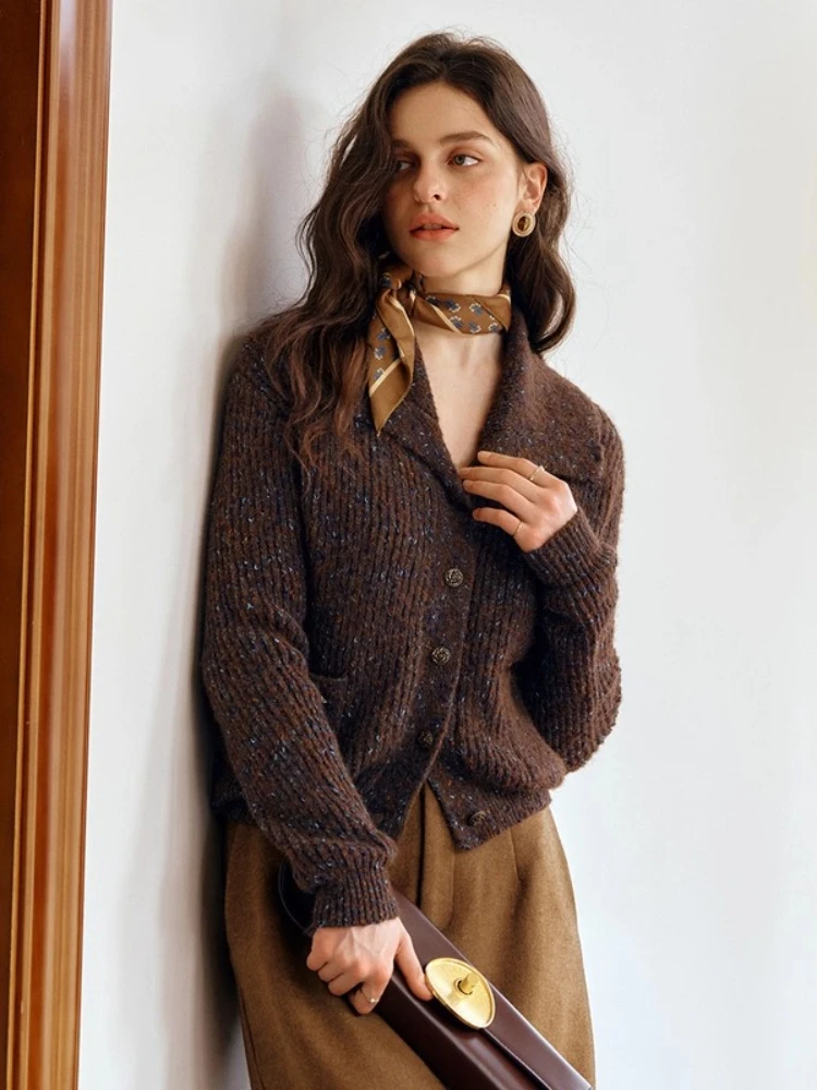 

OLrain Women's French Style Sweater 2025 Autumn Single Buttoms Breasted Turn-down Collar Jumper Soft Casual Knitwear O57QM96525